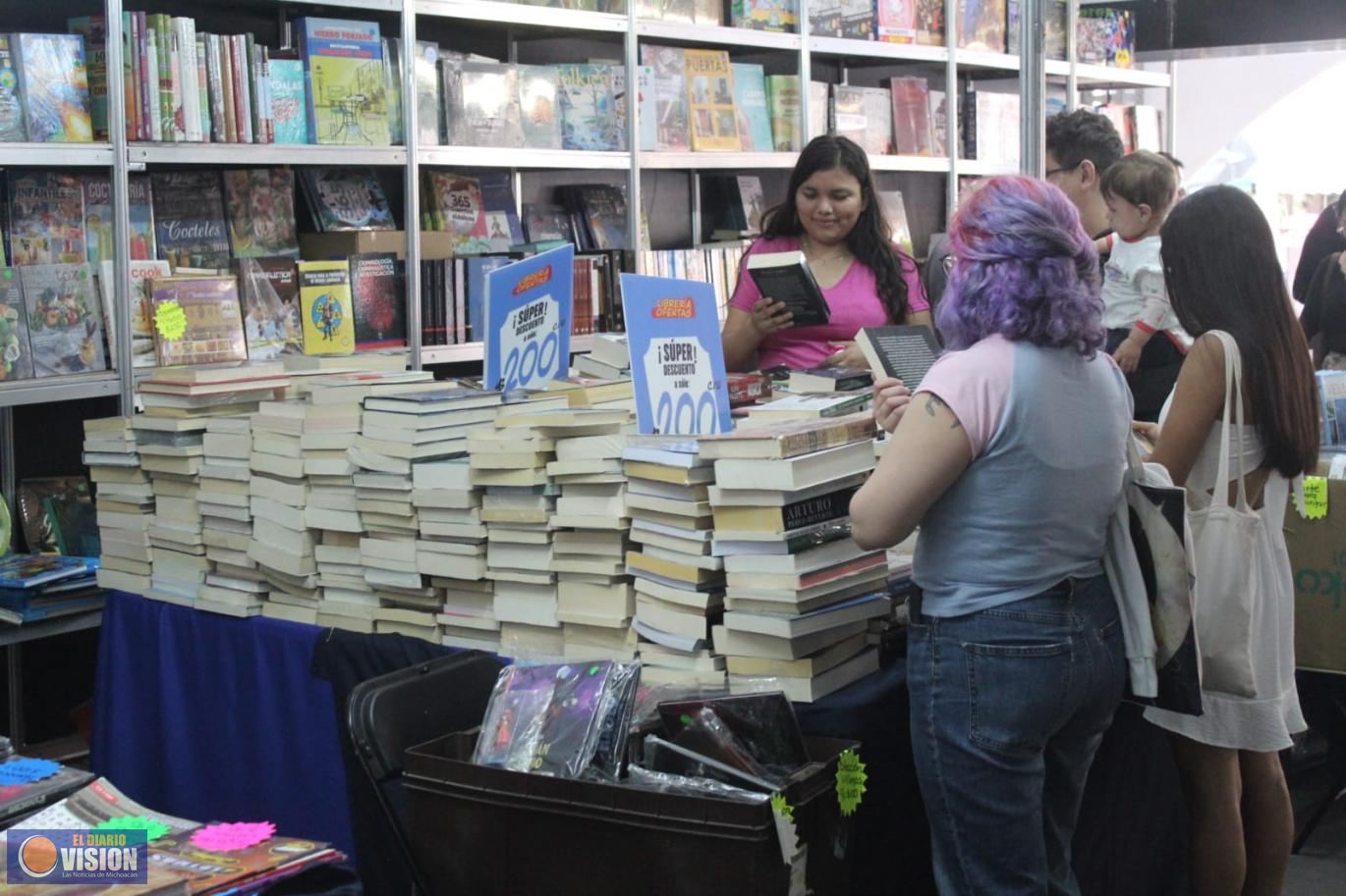 Asistentes a la 5ta. Fillm destacan variedad de libros, actividades y precios accesibles
