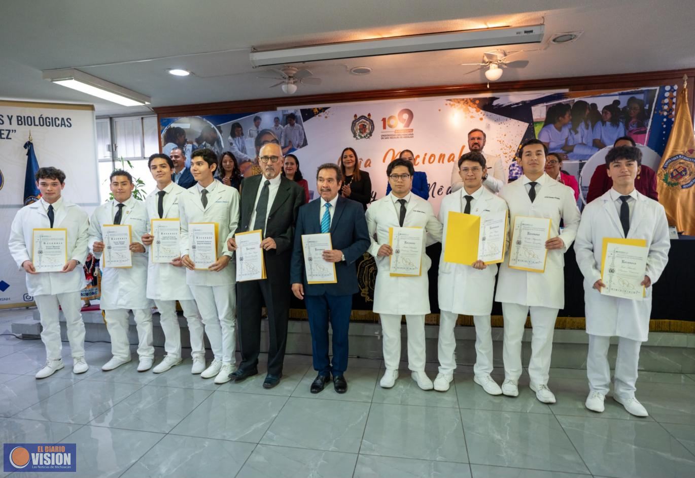 UMSNH Reconoce Vocación Humanista de las y los Médicos 