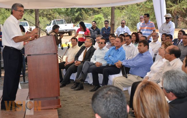 Colocan primera piedra de Centro de Justicia en Pátzcuaro