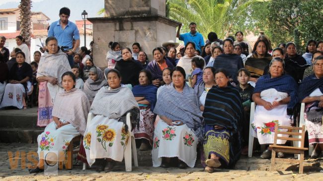 654 mujeres de Cuanajo se comprometen a exigir sus derechos