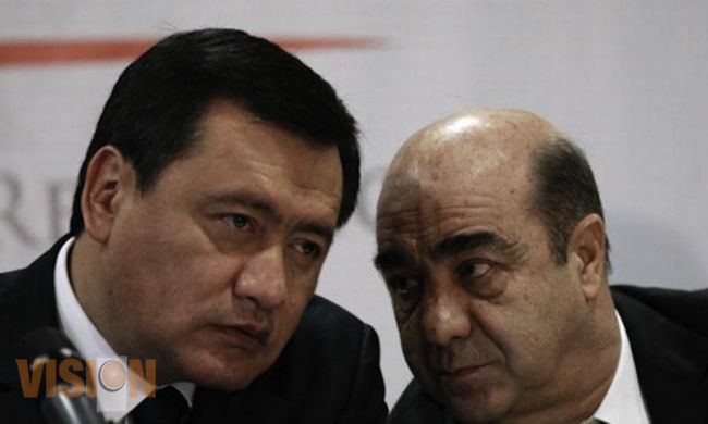 Osorio Chong y Murillo Karam huyen después de evento, tras furia de familiares de desaparecidos 