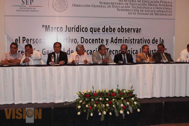 Capacitan a personal de DGTI en materia de normatividad 