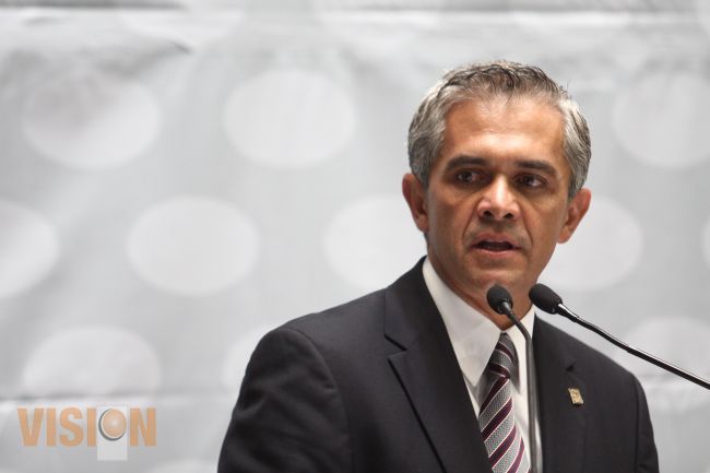 Mancera salió bien librado del plantón de la CNTE