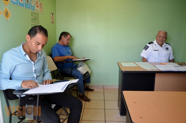 Aplica SSP más de mil exámenes de tránsito en cinco meses