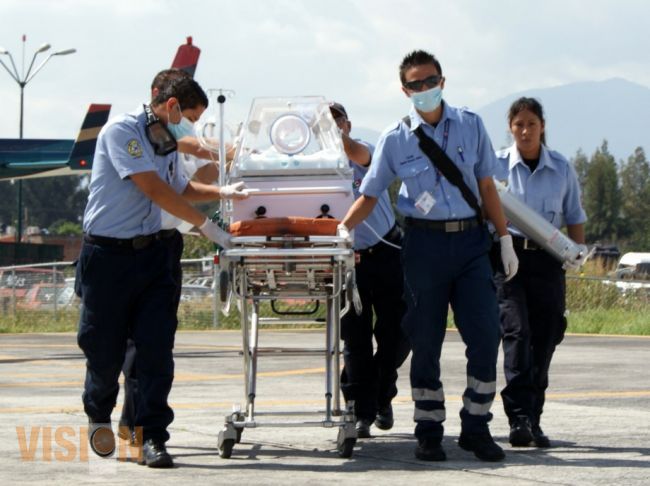 Realizan traslado de recién nacida con complicaciones respiratorias