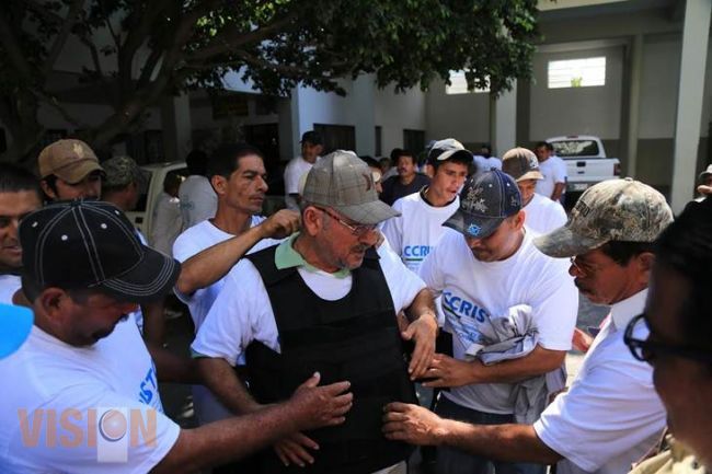 Apatzingán en manos de grupos de autodefensas