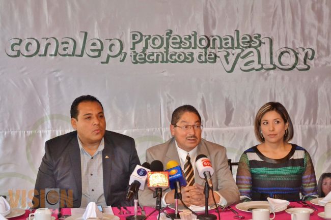 Conalep inicia entrega de fichas para examen de admisión.