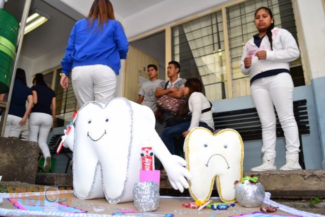 Inicia feria de la salud de la escuela de enfermería de la umsnh con motivo de su 56 aniversario.