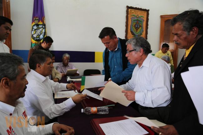 Atiende Secretario de Educación peticiones del Concejo Mayor Comunal de Cherán