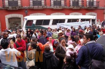 Invasores de terrenos en el municipio de Hidalgo se presentan en el Congreso.