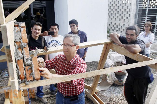 Especialistas de talla internacional, imparten talleres sobre arquitectura tradicional en la UMSNH.