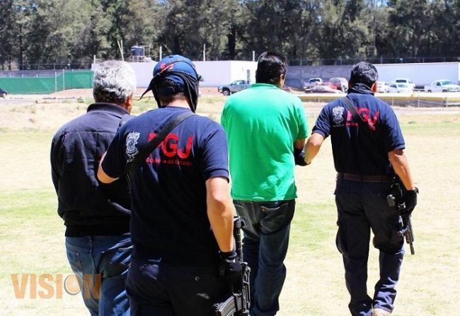 Asegura PGJE a dos probables responsables de extorsión a transportistas