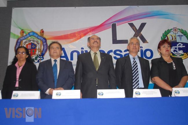 Conmemoran el LX Aniversario de la fundación de la Facultad de Odontología.