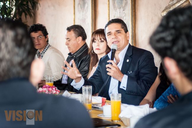 Silvano reconoce e impulsa a  jóvenes y mujeres en el estado