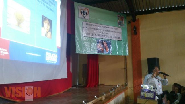 Imparten Taller de Psicológica a familias del municipio de Indaparapeo