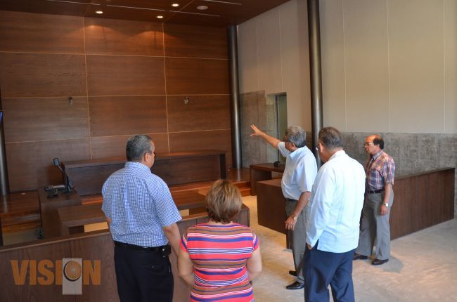 Supervisan avances de construcción de salas de oralidad y juzgados.