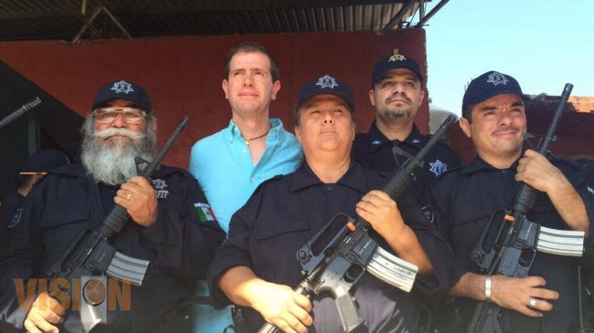 Elementos de la Policía Rural de Michoacán rinden protesta ante Comisionado Alfredo Castillo 
