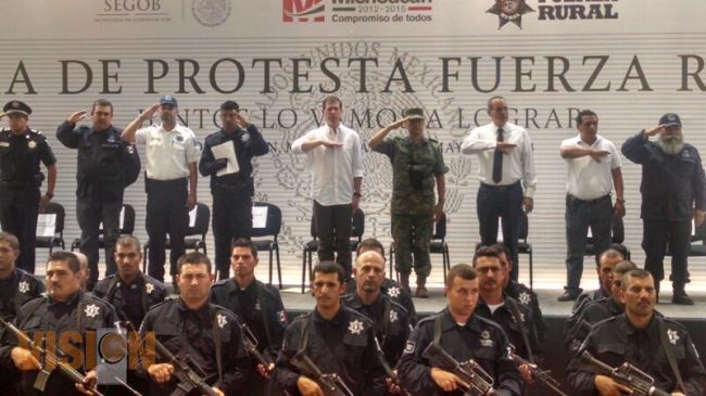 Alfredo Castillo,toman protesta a fuerza rural de Coalcomán