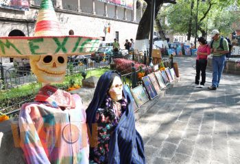 Homenajean a la muerte en exposición pictórica “Noche de Muertos en Michoacán
