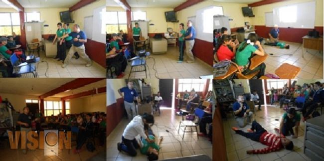 Reciben alumnos de preparatoria capacitación en el área de salud por personal estatal de Protección