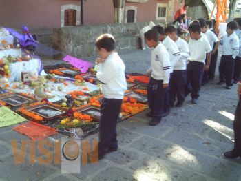 altar por periodistas fallecidos