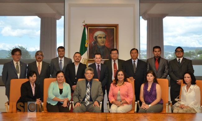 Magaña de la Mora se reúne con integrantes de Colegio Notarios y Colegio de Abogados de Michoacán.