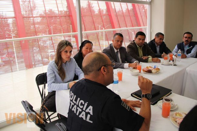 Recibe el secretario Carlos Hugo Castellanos Becerra a diputados locales.