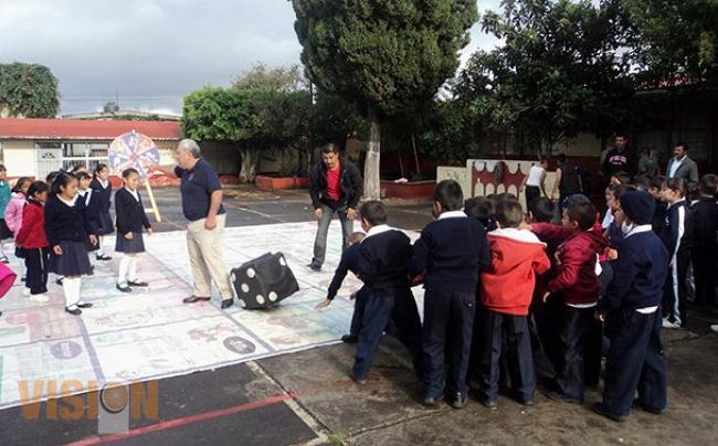 Implementa SSP programas de prevención del delito en escuelas.