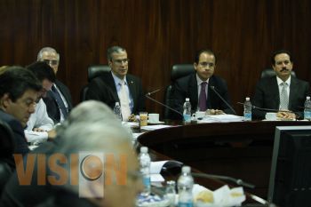 Sostienen senadores del PAN encuentro con su dirigente nacional, César Nava Vázquez
