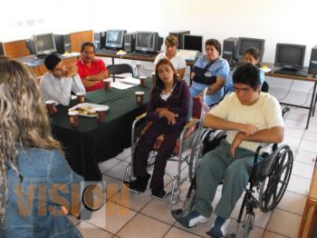 Jóvenes con discapacidad se preparan para tener un mejor futuro laboral 
