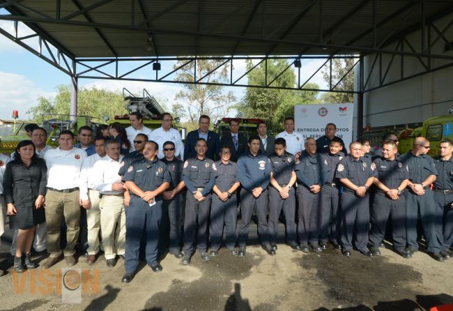 Reciben elementos de PC y Bomberos Municipales apoyos del Ayuntamiento.