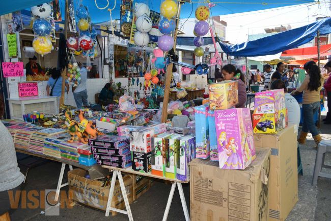 Dirección de mercados realiza operativo de Día de Reyes.