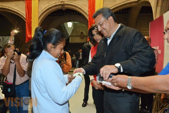 Entrega Ayuntamiento apoyos sociales a morelianos.