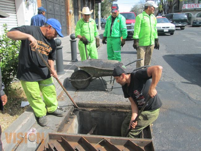 Continuará Ayuntamiento con atención integral al programa de bacheo y el sistema pluvial en 2015.