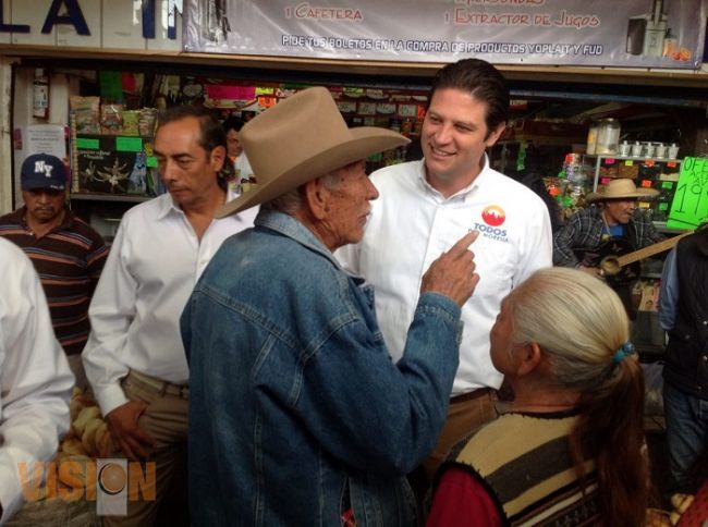 Motiva Alfonso Martínez participación ciudadana  en recorrido por mercados de Morelia