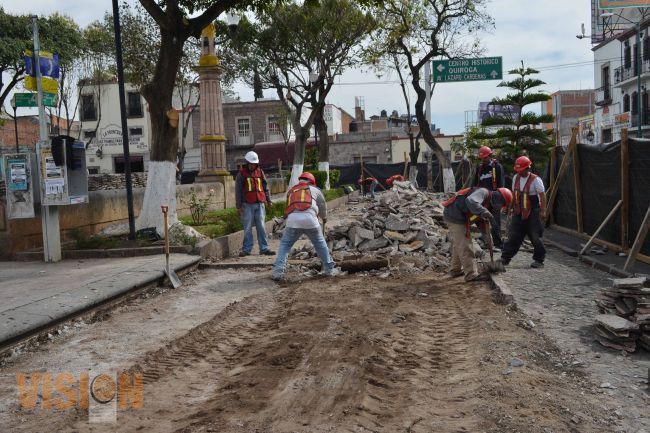 Cierran calle Abasolo por obras de remodelación en plaza carrillo.