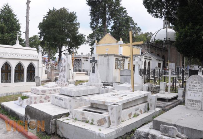 Todo el año para pagar el mantenimiento en el panteón municipal.
