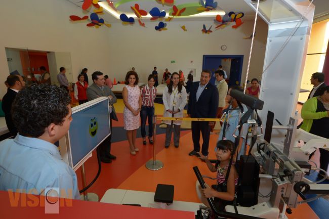 Visita WLM y su esposa Margarita Oribio el CRIT Morelia.