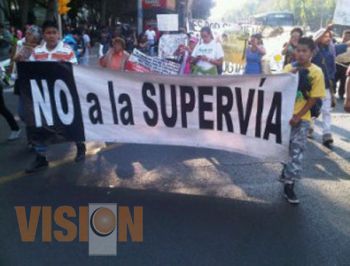 Marchan sobre Reforma contra la Supervía en el DF