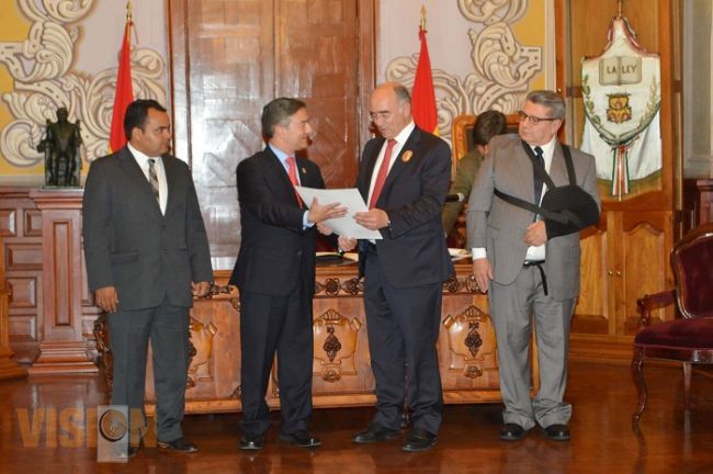 Nombran al Alcalde de Madrigal de las Altas Torres, huésped distinguido de Morelia 
