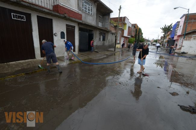 Exhortan a mantener limpia la vía pública, para evitar inundaciones.