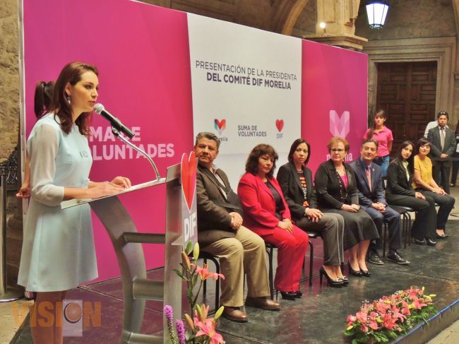 Miriam Cruz Hernández, es presentada como presidenta del Comité DIF Municipal.