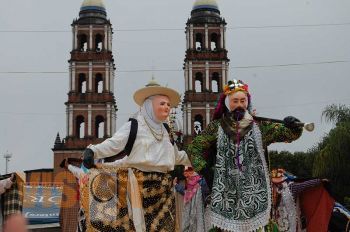 Celebran el concurso de la danza de los Kúrpites