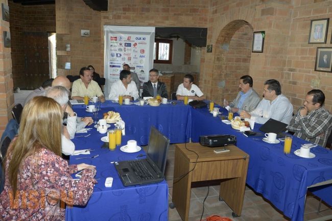 Se reúne Salvador Abud con industriales