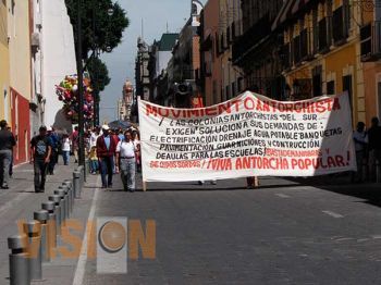 Integrantes de antorcha campesina realizan marcha