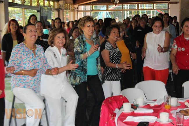 Las mujeres, eje central de las familias michoacanas: Carmelita Estefan