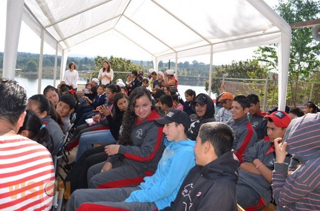 Visitan a la escuela  “Educación y Patria” 