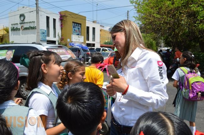 Todos debemos fomentar y alentar a la lectura: Daniela de los Santos