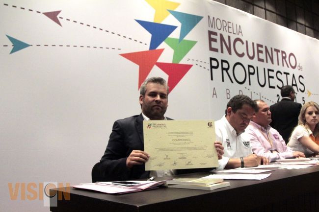 Alfredo Ramírez Bedolla firma compromisos con el Consejo Ciudadano de Morelia