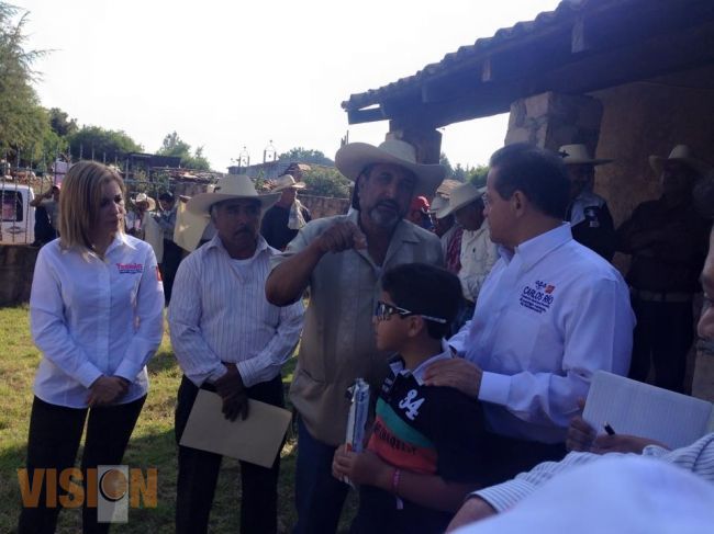 Carlos Rio Valencia recorre colonia Felipe Carrillo Puerto